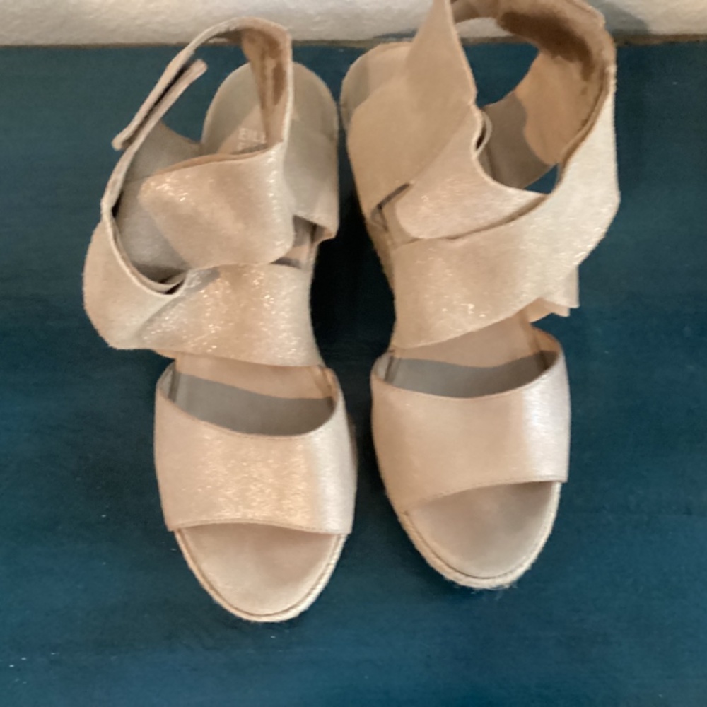 Shoes - Picture 4 of 16